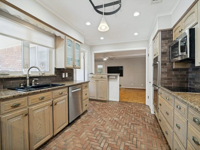 10216 Plummer Drive, Dallas, TX 75228