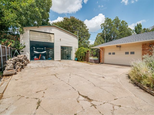 10216 Plummer Drive, Dallas, TX 75228