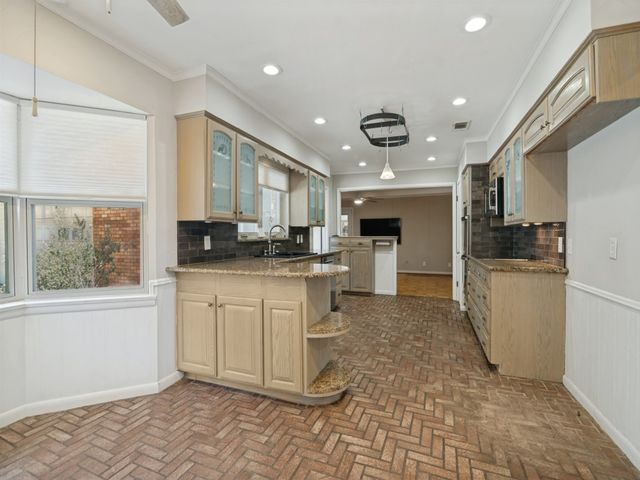 10216 Plummer Drive, Dallas, TX 75228