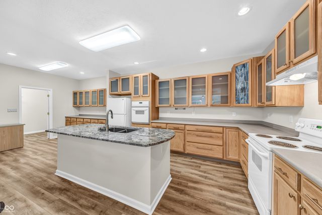 6605 Avila Way, Fishers, IN 46038
