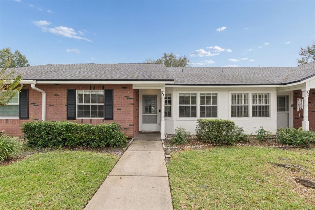Image 2 of property listing at 71 KINGS COLONY COURT S, Palm Coast, FL 32137