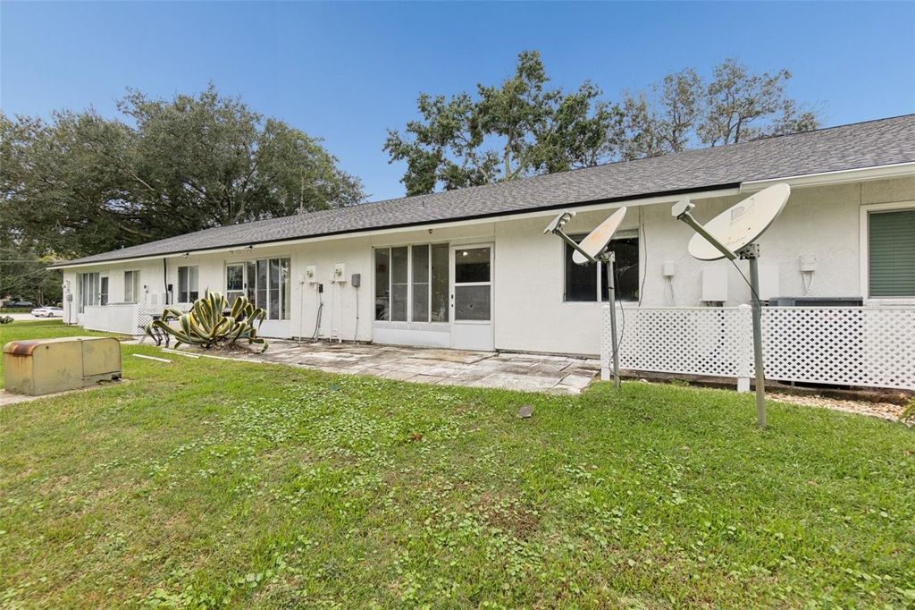 Image 10 of property listing at 71 KINGS COLONY COURT S, Palm Coast, FL 32137