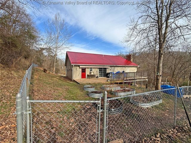 5311 April Circle, Cross Lanes, WV 25313