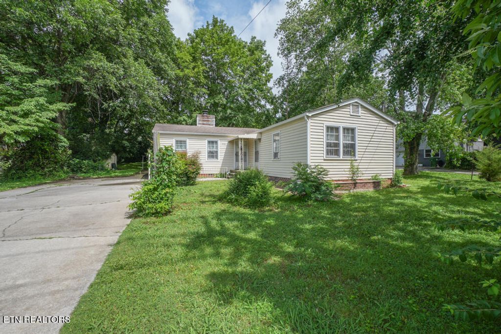 1209 Redwood Ave, Maryville, TN 37803