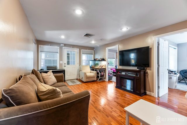 3 Minnisink Avenue, Sayreville, NJ 08872