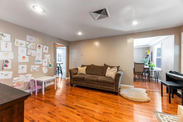 3 Minnisink Avenue, Sayreville, NJ 08872