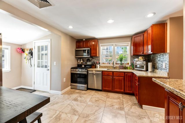 3 Minnisink Avenue, Sayreville, NJ 08872
