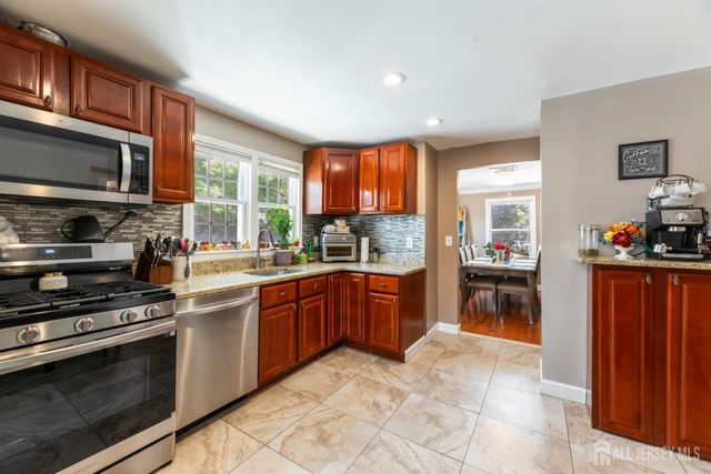 3 Minnisink Avenue, Sayreville, NJ 08872