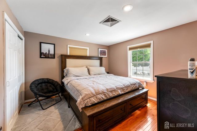 3 Minnisink Avenue, Sayreville, NJ 08872