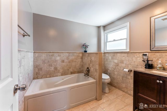 3 Minnisink Avenue, Sayreville, NJ 08872