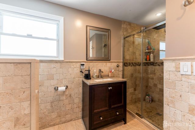 3 Minnisink Avenue, Sayreville, NJ 08872