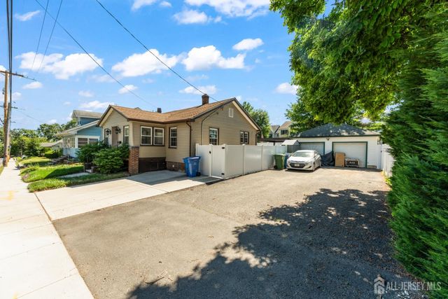 3 Minnisink Avenue, Sayreville, NJ 08872