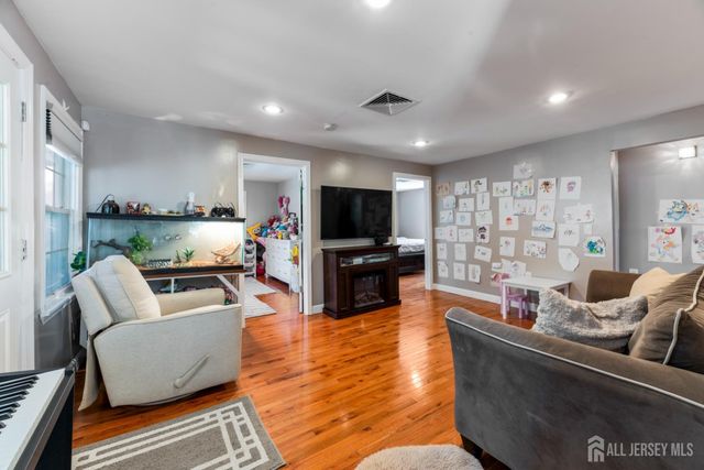 3 Minnisink Avenue, Sayreville, NJ 08872