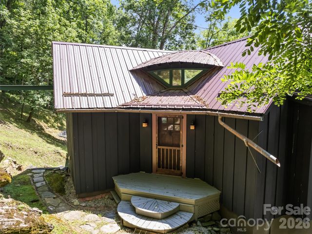 145 Hiaway Trail, Clyde, NC 28721
