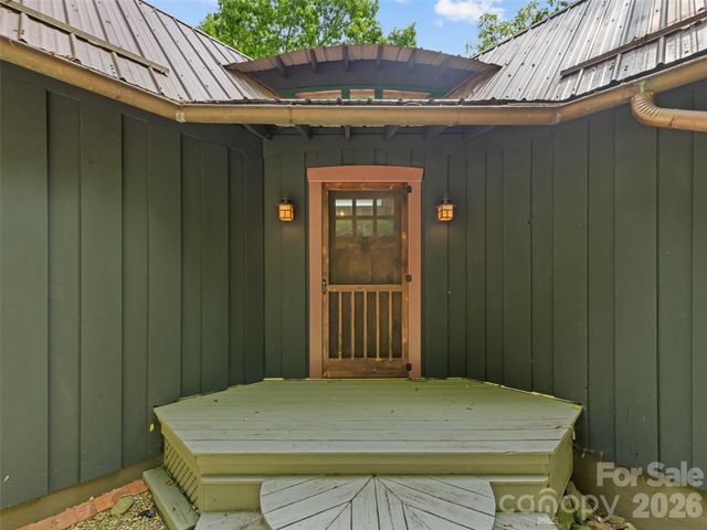 145 Hiaway Trail, Clyde, NC 28721