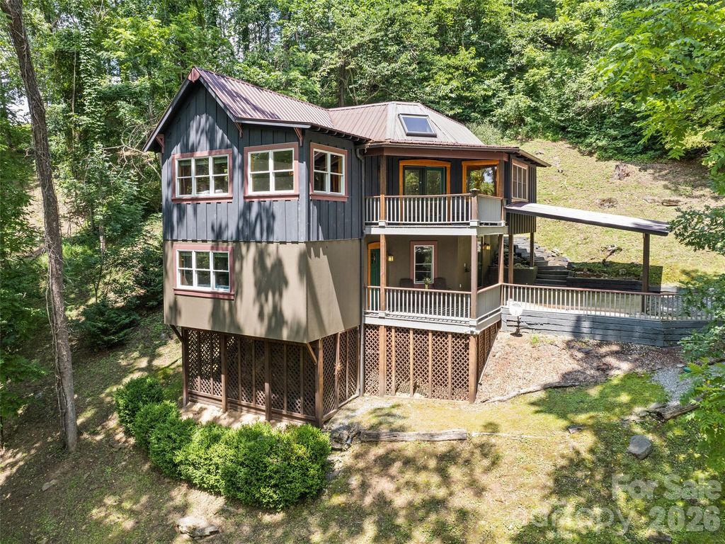 145 Hiaway Trail, Clyde, NC 28721