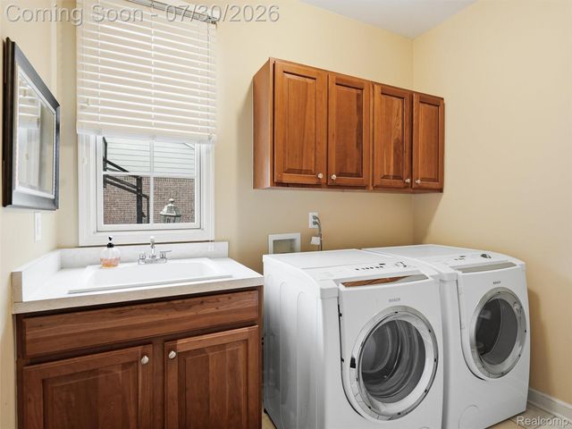 7025 Yorkshire Court, West Bloomfield Charter Township, MI 48322