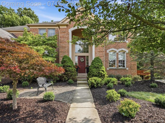 7025 Yorkshire Court, West Bloomfield Charter Township, MI 48322