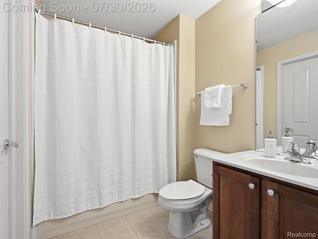 7025 Yorkshire Court, West Bloomfield Charter Township, MI 48322