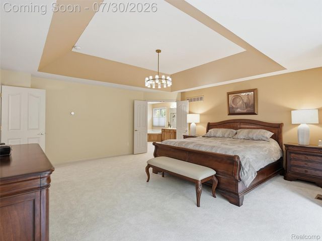 7025 Yorkshire Court, West Bloomfield Charter Township, MI 48322