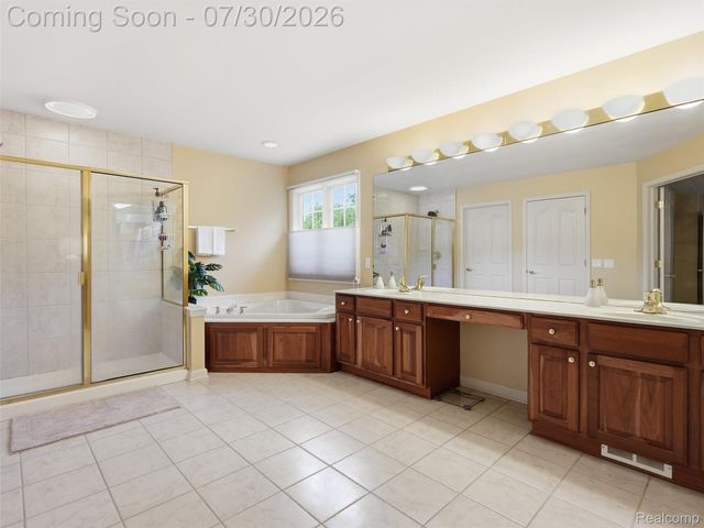 7025 Yorkshire Court, West Bloomfield Charter Township, MI 48322
