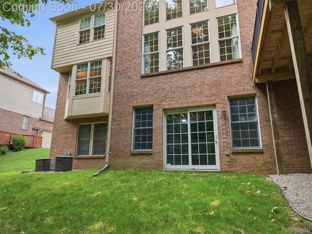 7025 Yorkshire Court, West Bloomfield Charter Township, MI 48322
