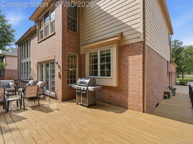 7025 Yorkshire Court, West Bloomfield Charter Township, MI 48322