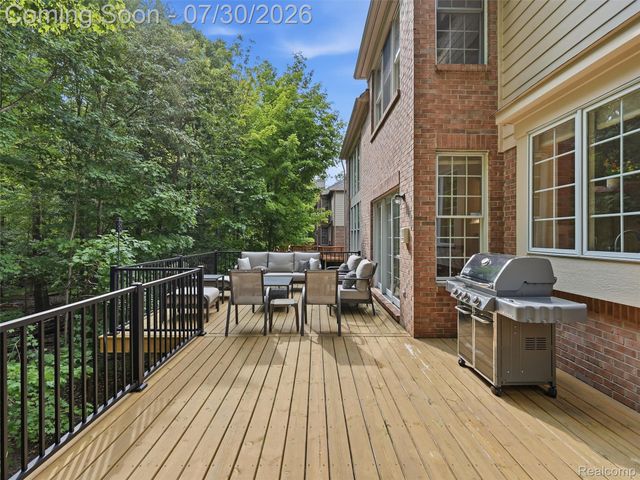 7025 Yorkshire Court, West Bloomfield Charter Township, MI 48322