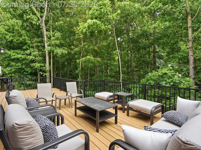 7025 Yorkshire Court, West Bloomfield Charter Township, MI 48322