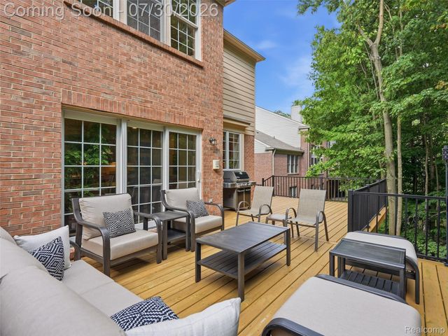 7025 Yorkshire Court, West Bloomfield Charter Township, MI 48322