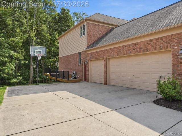 7025 Yorkshire Court, West Bloomfield Charter Township, MI 48322