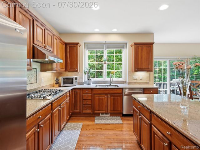 7025 Yorkshire Court, West Bloomfield Charter Township, MI 48322