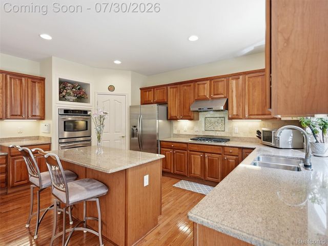 7025 Yorkshire Court, West Bloomfield Charter Township, MI 48322