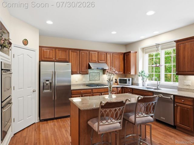 7025 Yorkshire Court, West Bloomfield Charter Township, MI 48322