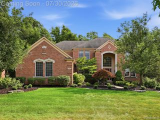 7025 Yorkshire Court, West Bloomfield Charter Township, MI 48322