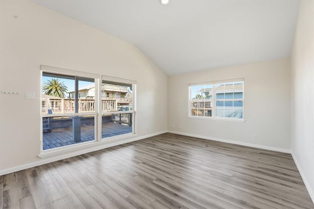 4408 Pelican Way, Jamaica Beach, TX 77554