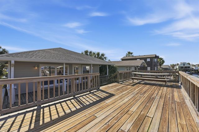 4408 Pelican Way, Jamaica Beach, TX 77554