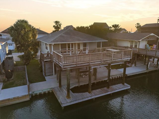 4408 Pelican Way, Jamaica Beach, TX 77554