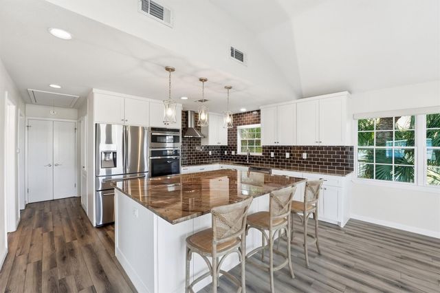 4408 Pelican Way, Jamaica Beach, TX 77554