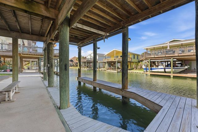 4408 Pelican Way, Jamaica Beach, TX 77554