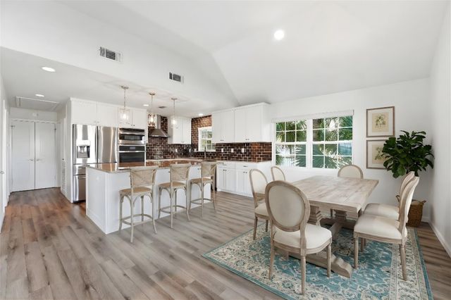 4408 Pelican Way, Jamaica Beach, TX 77554