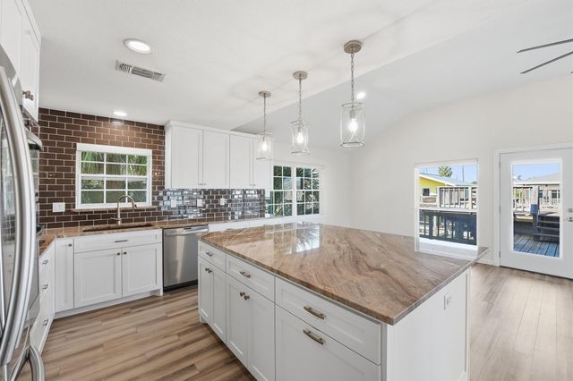 4408 Pelican Way, Jamaica Beach, TX 77554