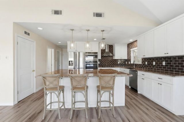 4408 Pelican Way, Jamaica Beach, TX 77554