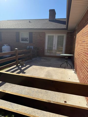 200 Sherry May ST, Covington, VA 24426