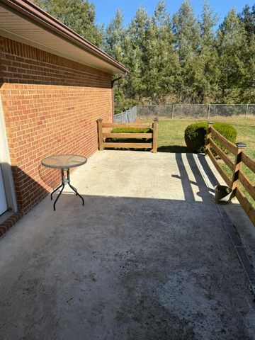 200 Sherry May ST, Covington, VA 24426