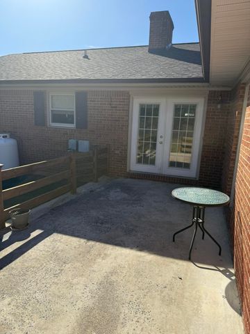 200 Sherry May ST, Covington, VA 24426