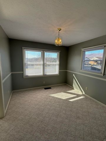 200 Sherry May ST, Covington, VA 24426