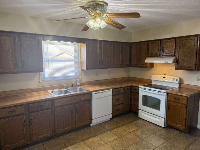 200 Sherry May ST, Covington, VA 24426