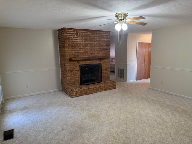 200 Sherry May ST, Covington, VA 24426