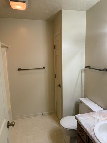 200 Sherry May ST, Covington, VA 24426